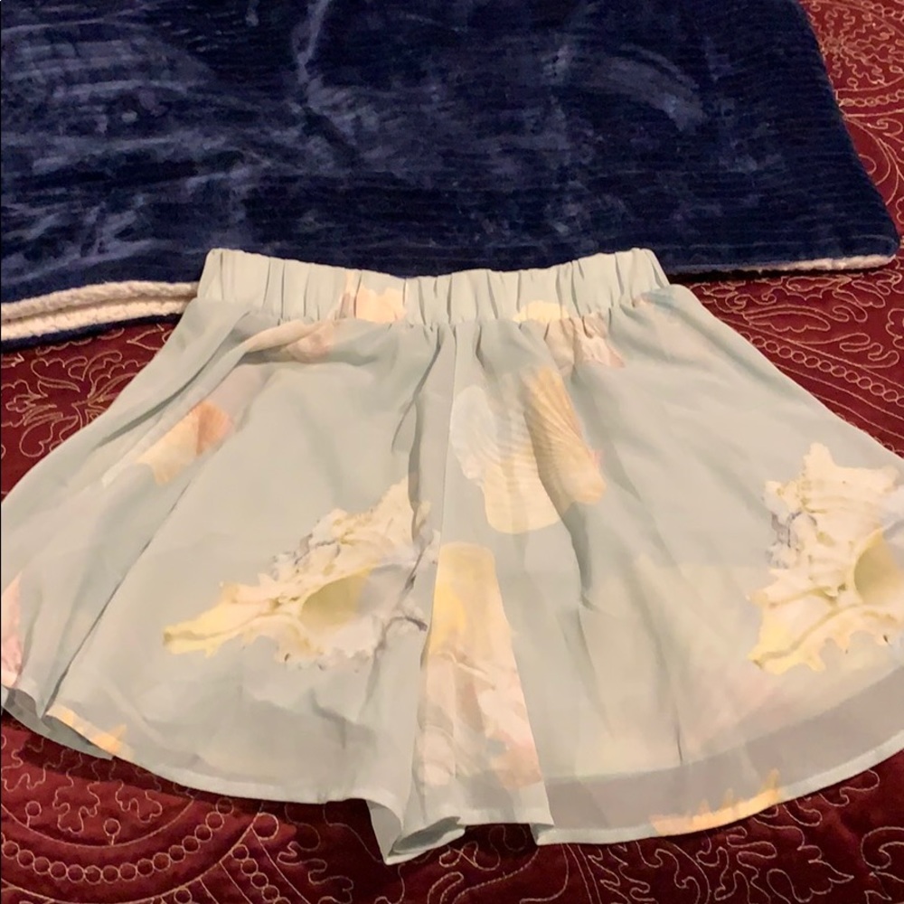 Worn twice-show me your mummy loose shorts!